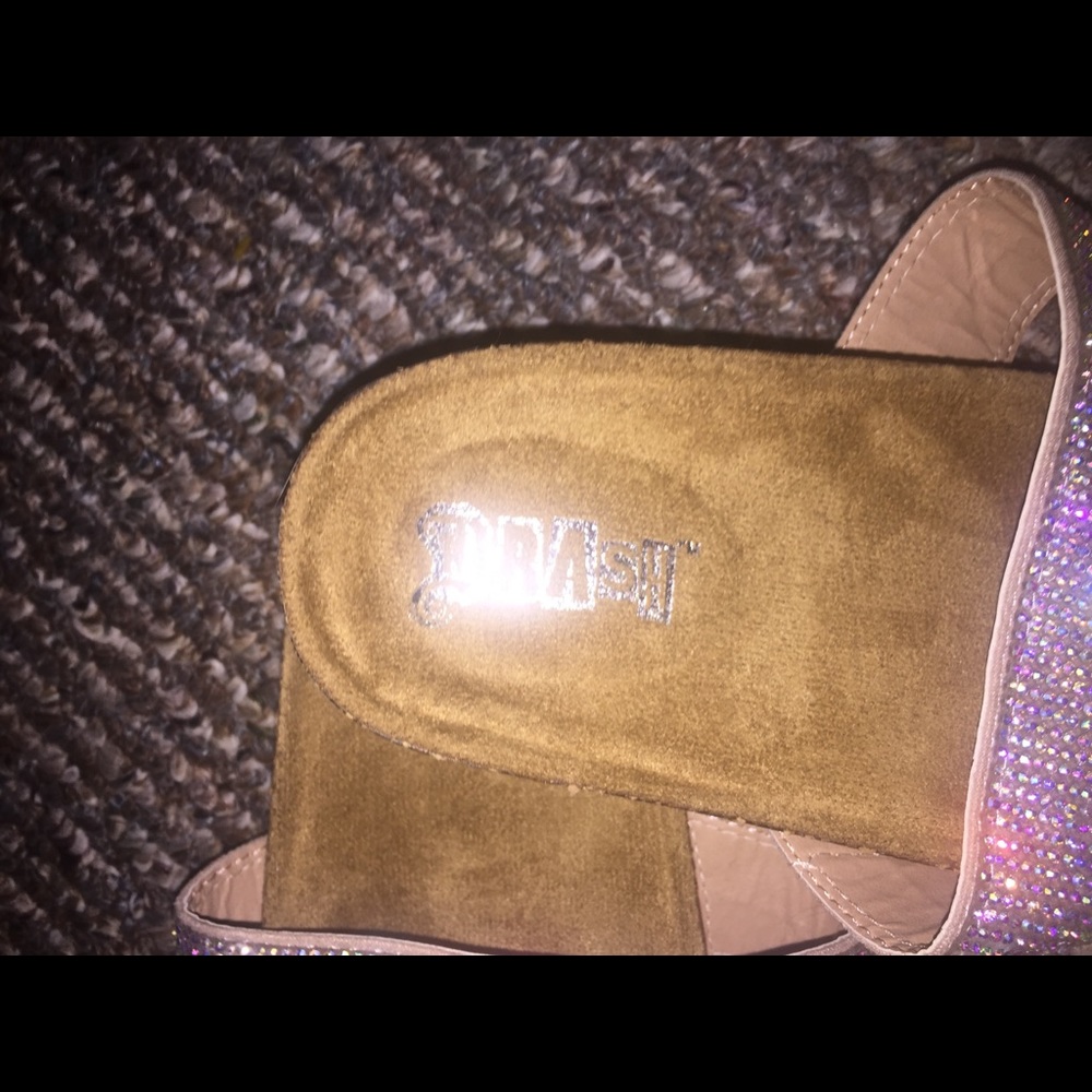 Sandals - Picture 2 of 4